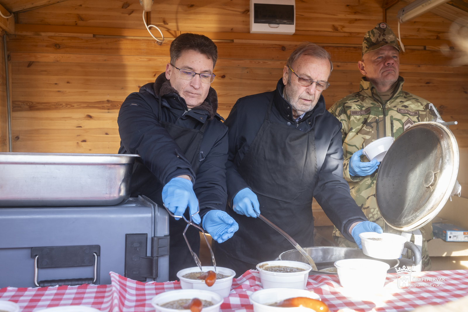 Szerencsehozó lencse
