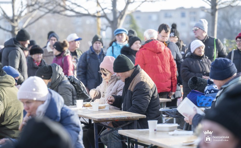 Szerencsehozó lencse